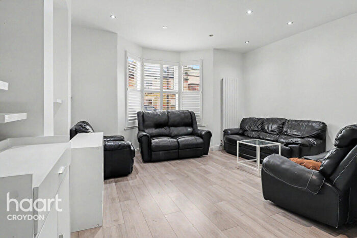 3 Bedroom End Of Terrace House To Rent In Crunden Road, South Croydon, CR2