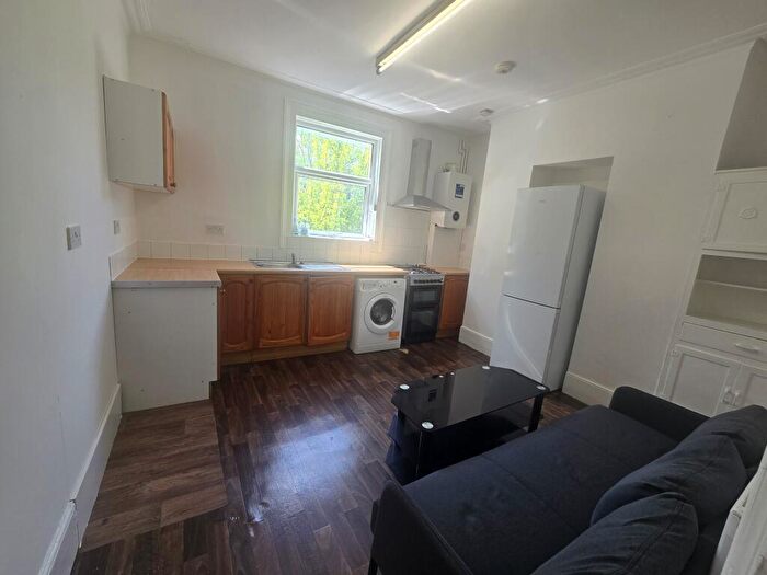 3 Bedroom Flat To Rent In Lower Addiscombe Road, Croydon, CR0