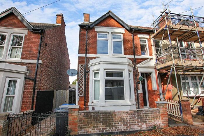 4 Bedroom Semi-Detached House For Sale In Kingsley Avenue, Kettering, NN16