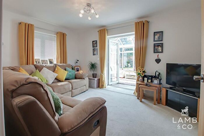 2 Bedroom Chalet For Sale In Rose Gardens, Harwich, CO12