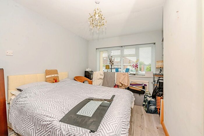 2 Bedroom Bungalow For Sale In Gooseberry Hill, Luton, Bedfordshire, LU3
