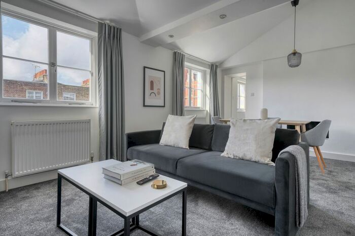 3 Bedroom Flat To Rent In Marylebone, London, W1H