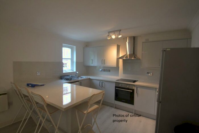 2 Bedroom Flat To Rent In Hadfield Close, Victoria Park, Manchester, M14