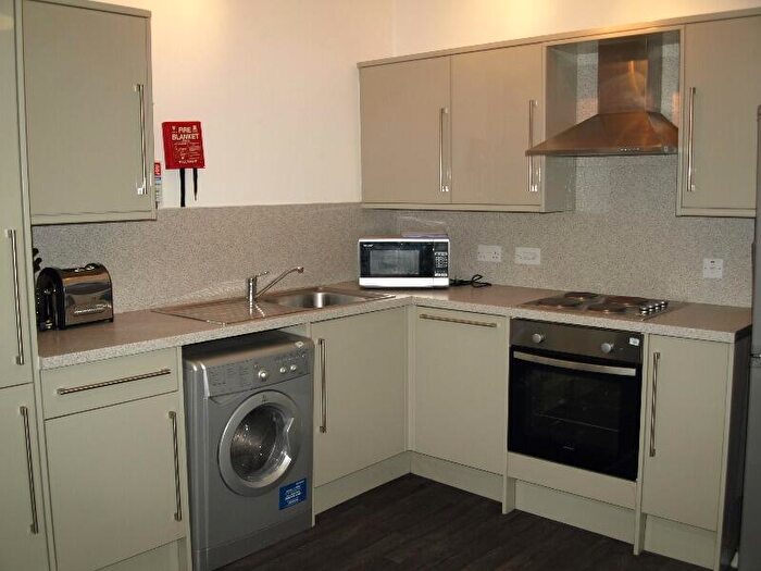 3 Bedroom Flat To Rent In Arbroath Road, Stobswell, Dundee, DD4