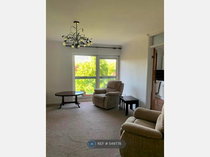 2 Bedroom Flat To Rent In Manor Court, Bristol, BS16