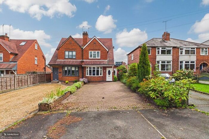 3 Bedroom Semi-Detached House For Sale In Knowles Hill, Rolleston-on-Dove, DE13