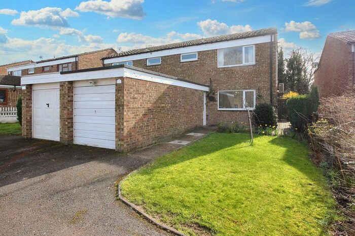 3 Bedroom Semi-Detached House To Rent In Linnet Close, Letchworth Garden City, SG6