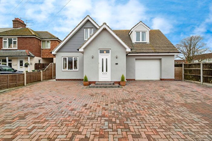 5 Bedroom Detached Bungalow For Sale In Burgh Road, Gorleston, Great Yarmouth, NR31