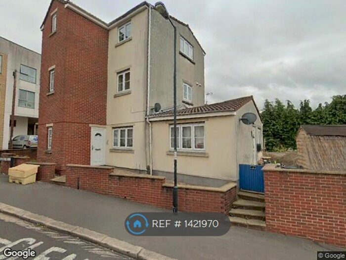 2 Bedroom Flat To Rent In Hillside Rise, Bristol, BS15