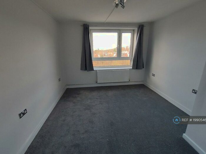 3 Bedroom Flat To Rent In Wiseman Court, London, SE19