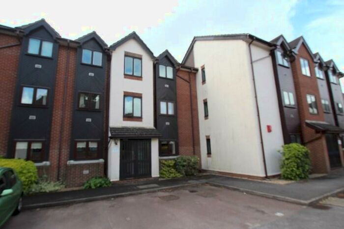 2 Bedroom Apartment To Rent In Compass Point, Fareham, Hampshire, PO16