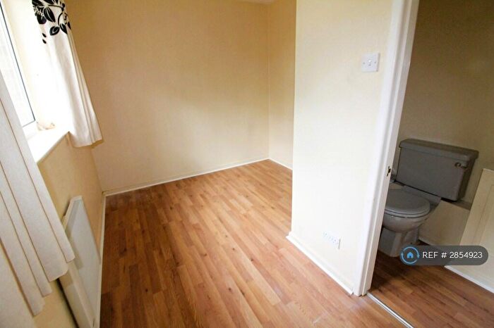 3 Bedroom Semi Detached House To Rent In Thresher Grove, Milton Keynes, MK12