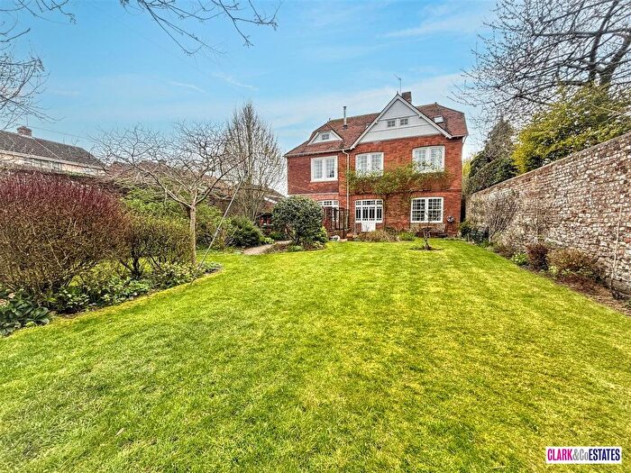 4 Bedroom Semi-detached House For Sale In Station Road, Topsham, EX3