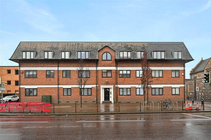 1 Bedroom Flat To Rent In Exchange Road, Watford, Hertfordshire, WD18