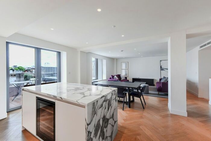 3 Bedroom Flat To Rent In Sherwood Street, London, Greater London, W1F