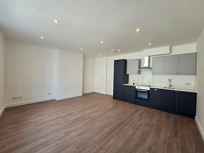 2 Bedroom Flat To Rent In West Street, Reigate, RH2