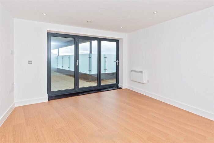 2 Bedroom Apartment To Rent In Chingford Mount Road, Chingford, E4