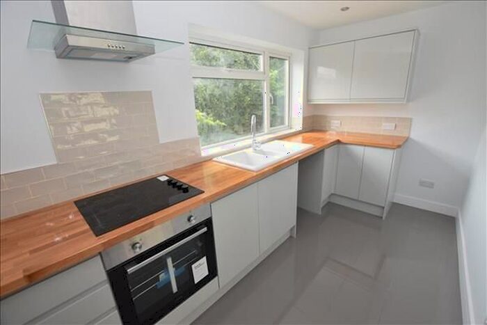 2 Bedroom Flat To Rent In Bedford Avenue, Bexhill-On-Sea, TN40