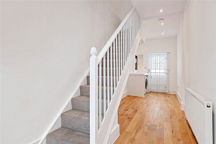 2 Bedroom End Of Terrace House To Rent In Allingham Street, Islington, Angel, London, N1