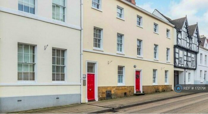 2 Bedroom Flat To Rent In Neville Court, Warwick, CV34