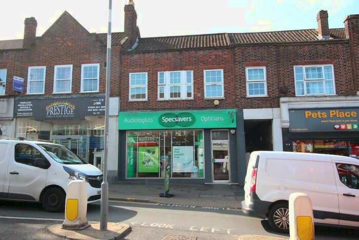 2 Bedroom Flat To Rent In Central Road, Worcester Park, Surrey, KT4