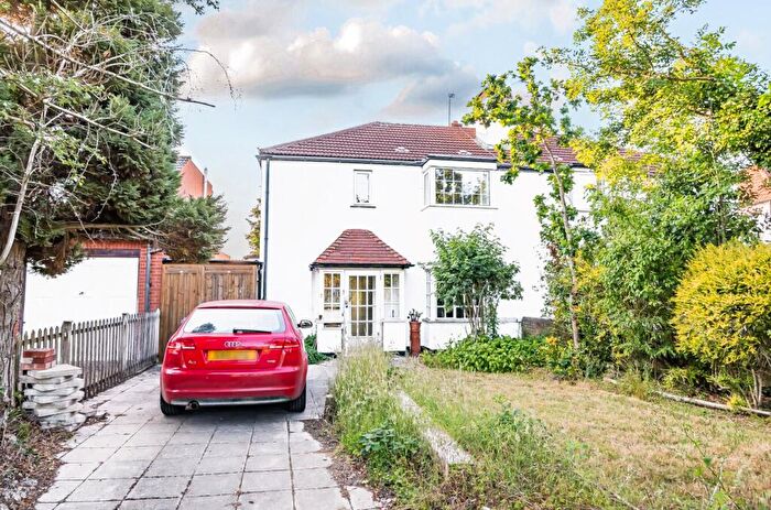 3 Bedroom Semi-Detached House For Sale In Oaklands Lane, Arkley, EN5