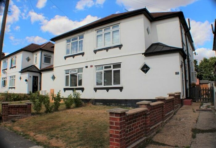 2 Bedroom Maisonette To Rent In Maywin Drive, Hornchurch, RM11
