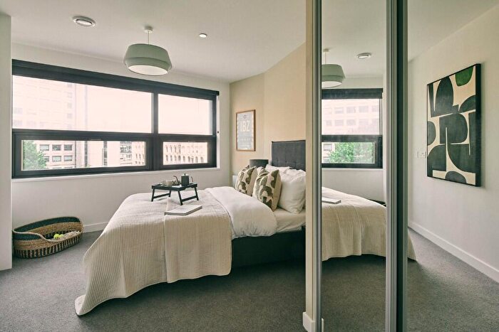 2 Bedroom Apartment To Rent In The Octagon, Birmingham, B3