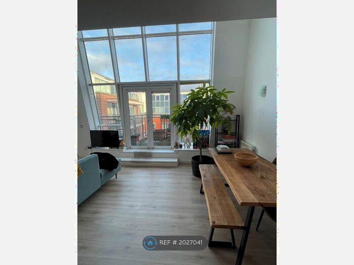 2 Bedroom Flat To Rent In Heritage Court, Birmingham, B18