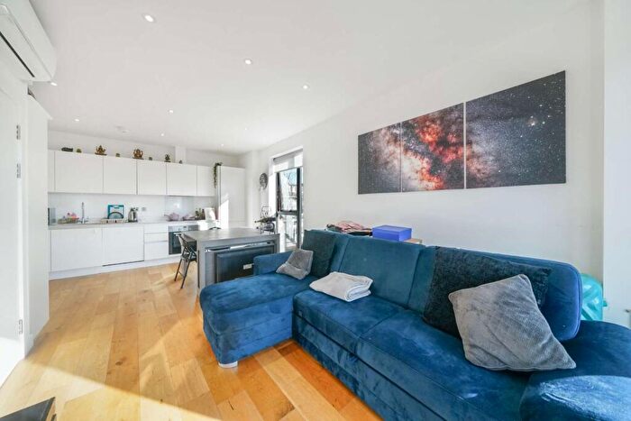 2 Bedroom Flat For Sale In Waleorde Rd, Elephant & Castle, London, SE17