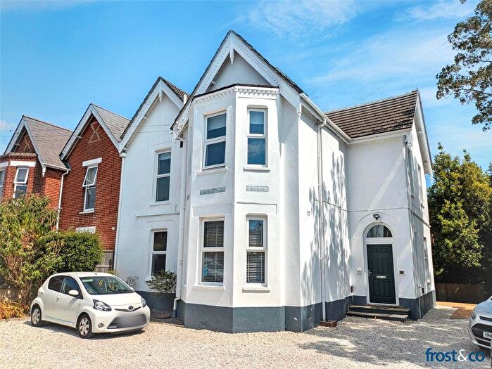 2 Bedroom Flat For Sale In Charmouth Grove, Lower Parkstone, Poole, Dorset, BH14