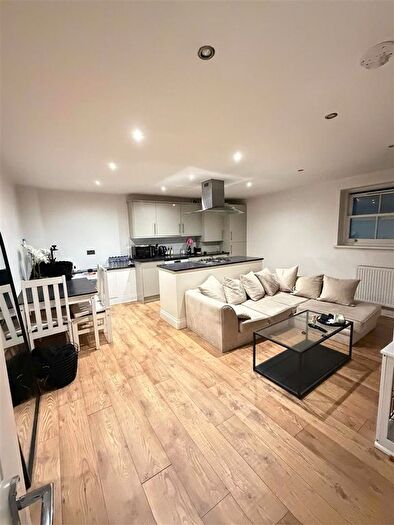 1 Bedroom Flat To Rent In Roehampton Lane, London, SW15