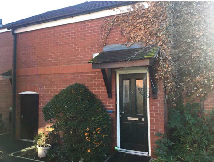 2 Bedroom Flat To Rent In School Walk, Doncaster, South Yorkshire, DN10