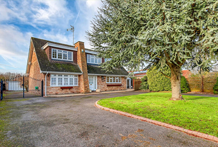 4 Bedroom Detached House For Sale In Church Road, Ramsden Bellhouse, Billericay, CM11