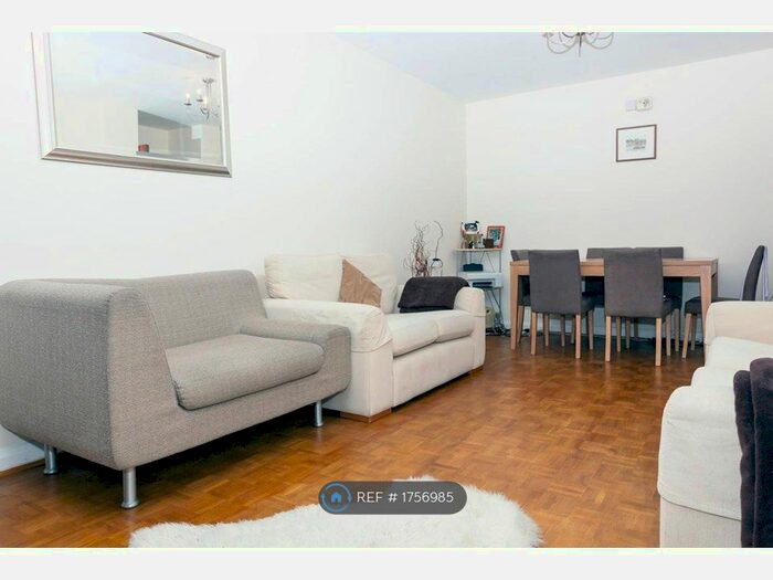 2 Bedroom Flat To Rent In Elgin Court, London, W5
