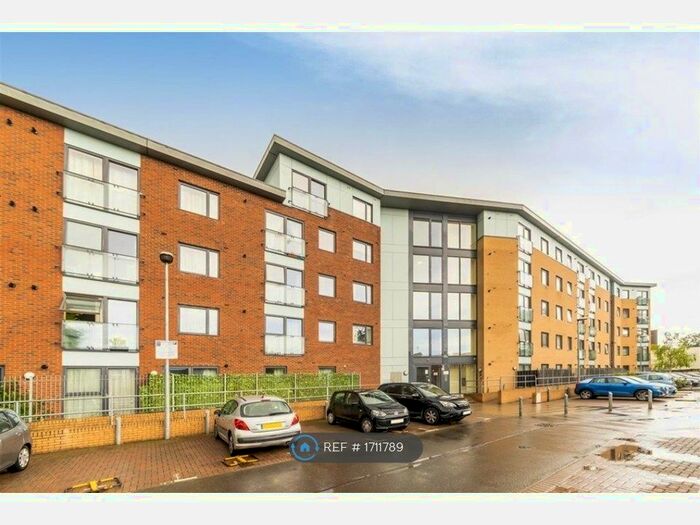 2 Bedroom Flat To Rent In Phoenix House, Hounslow, TW3