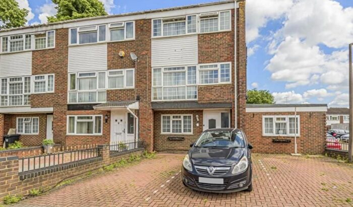 6 Bedroom Terraced House For Sale In Clive Court, Chalvey, Slough, SL1
