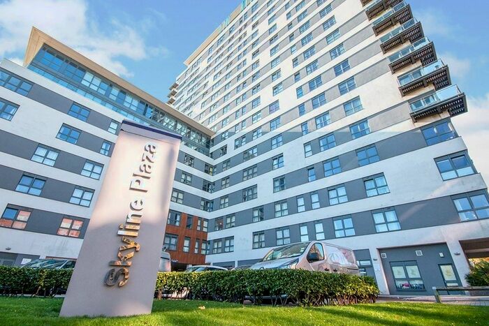 2 Bedroom Flat To Rent In Alencon Link, Basingstoke, Hampshire, RG21