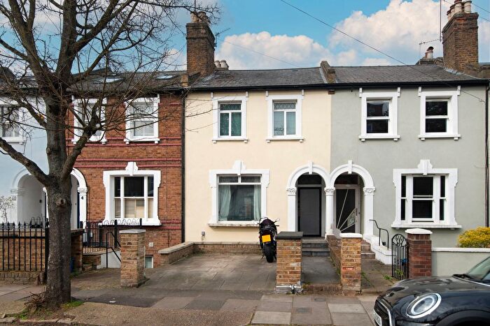 2 Bedroom Flat To Rent In Haggard Road, Twickenham, TW1