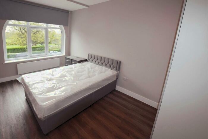 1 Bedroom Flat To Rent In Queens Road, Hendon, NW4