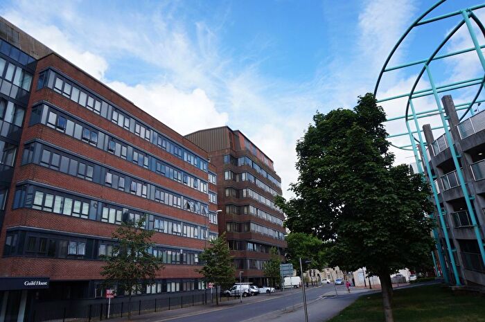 2 Bedroom Flat To Rent In Town Centre, Swindon, SN1