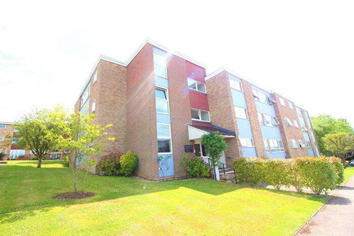 2 Bedroom Flat To Rent In Lower Tub, Bushey, WD23