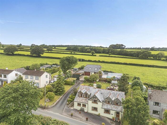 5 Bedroom Detached House For Sale In House, Annexe & Pool, Slipperhill Launceston, PL15