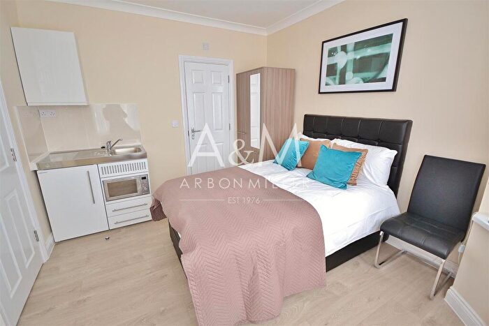 Studio To Rent In Woodford Green, IG8