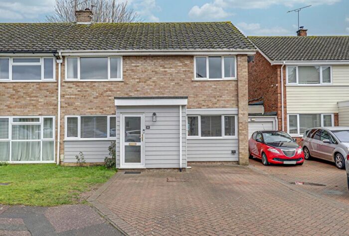 4 Bedroom End Of Terrace House For Sale In Luthers Close, Kelvedon Hatch, CM15