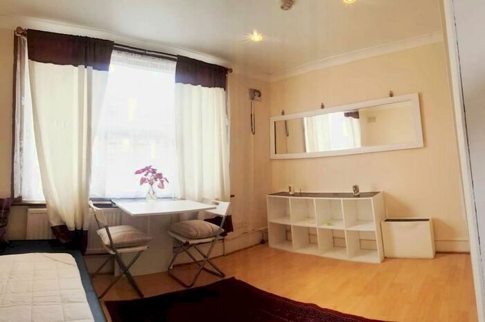 Studio To Rent In Bittacy Road, London, NW7