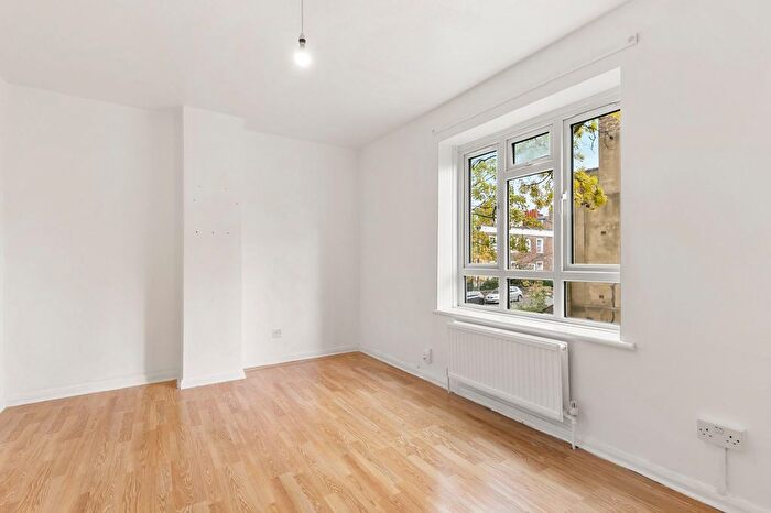 2 Bedroom Maisonette To Rent In John Kennedy Court, Newington Green Road, N1