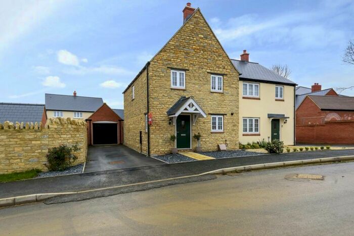 4 Bedroom House To Rent In Silverstone, NN12