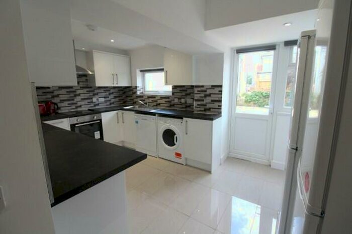 5 Bedroom Terraced House To Rent In Merthyr Street Cardiff, CF24