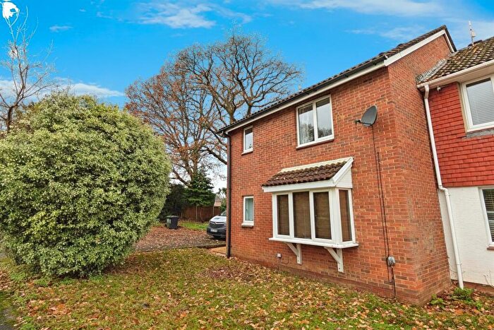 2 Bedroom House To Rent In Torridge Gardens, SO18